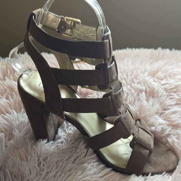 Guess Elegant Tan Brown Summer Strappy Heels Shoes - Picture 6 of 11